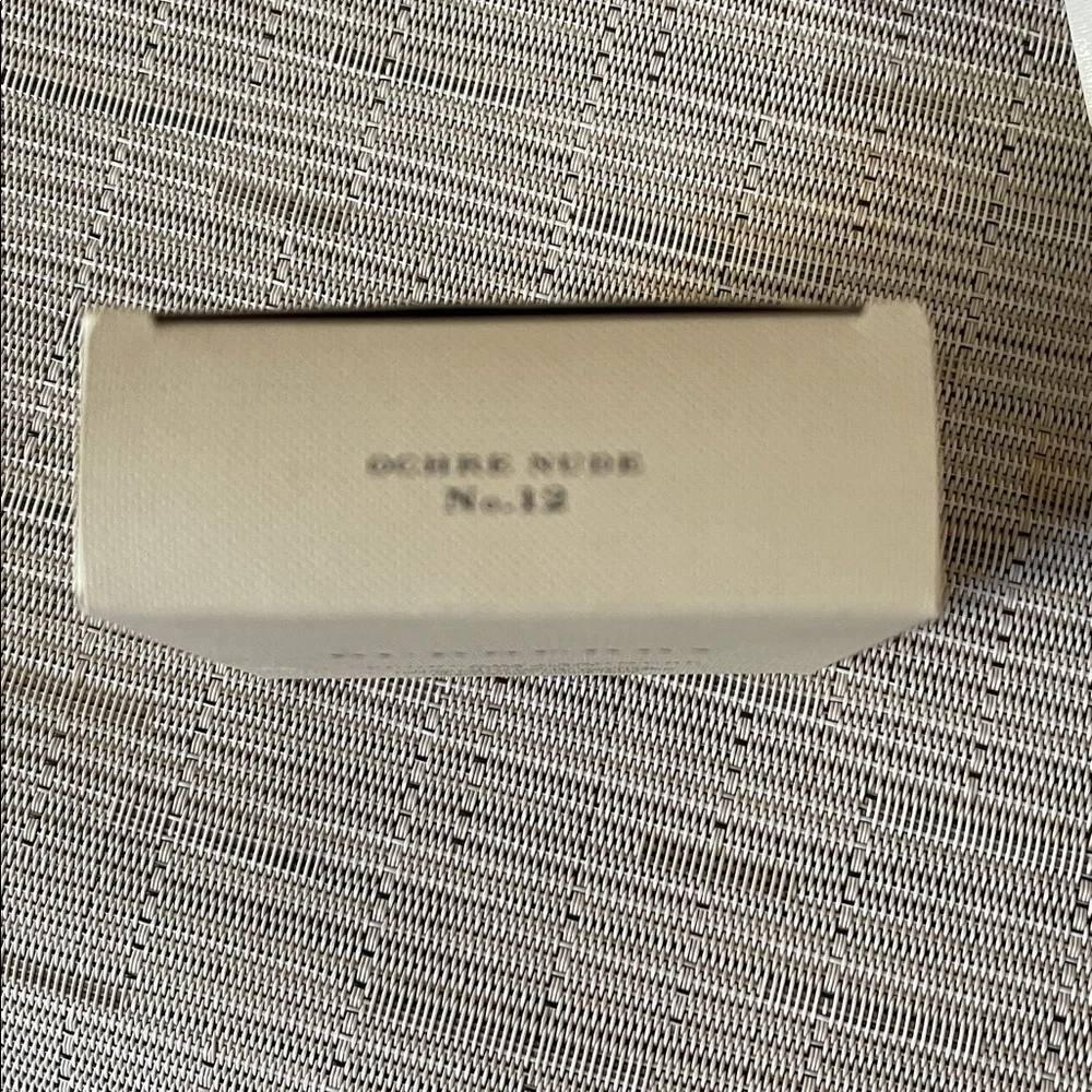 Burberry Natural Glow Foundation - Picture 3 of 4